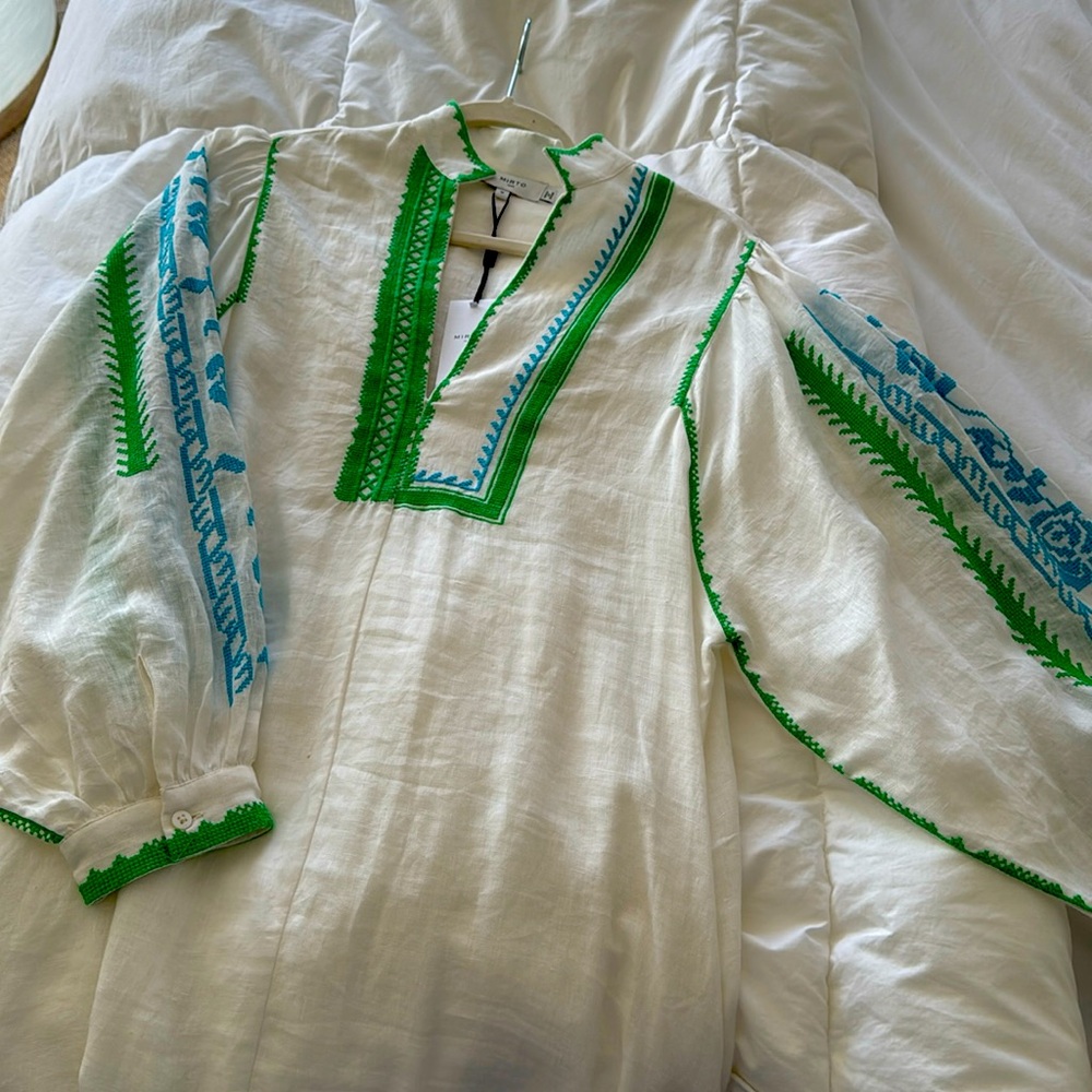MIRTO linen caftan knee length with stunning embroidery on sleeves and neck 🩵💚